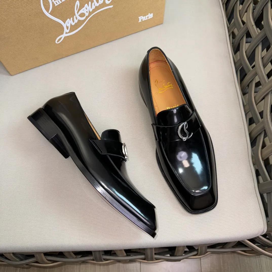 [CL red-soled shoes] Top P: 1020💰 Size 39-44 (⚠️38.45.46 custom-made, non-refundable and non-exchangeable) 🆑High-end men's business formal leather shoes, classic red-soled shoes | Fabric: Original imported first-layer cowhide, iconic rivet decoration | Lining: water-dyed cowhide lining Outsole: red cowhide outsole imported from Italy Brand: Christia*.Loubouti* 🆑 High-end men's business dress shoes | classic red soled shoes | Upper: original imported first layer cowhide iconic rivet decoration | Linning: Water dyed cow skin inner Outsole: red cowhide outsole imported from Italy Size: 39-44 (38.45.46 customized) Brand: Christia*.Loubouti*